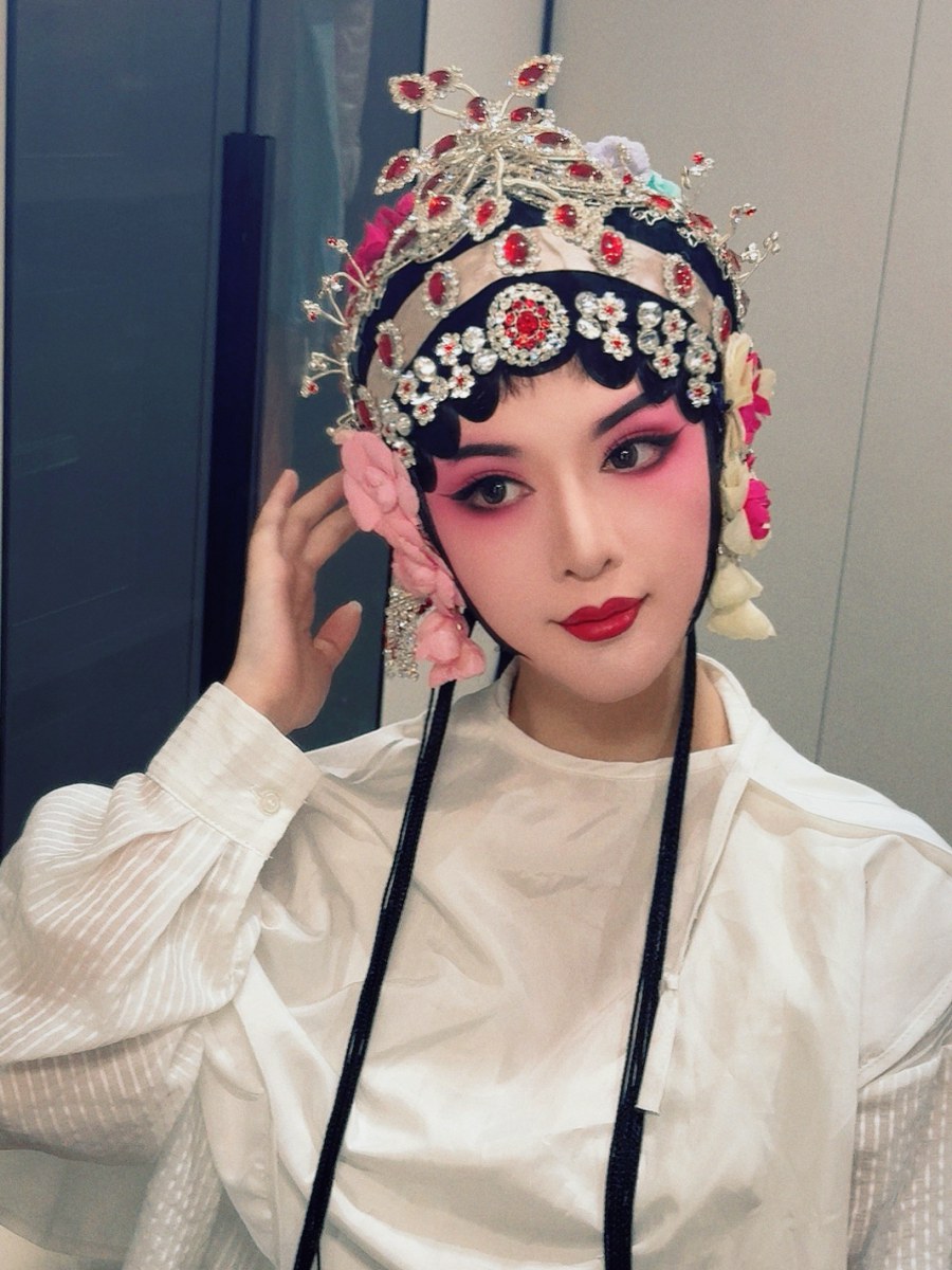 吴艺群